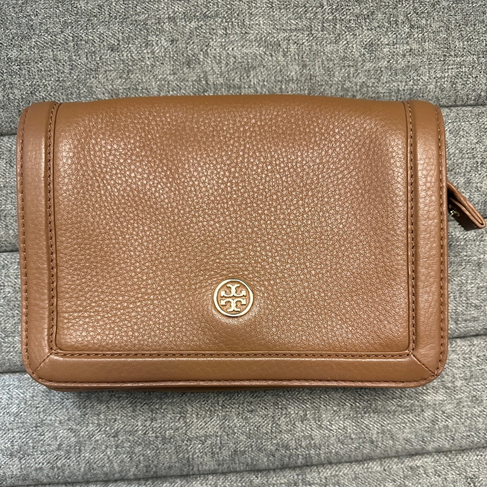 Tory Burch Caramel Tan Pebbled Leather Crossbody Wallet with Gold Logo